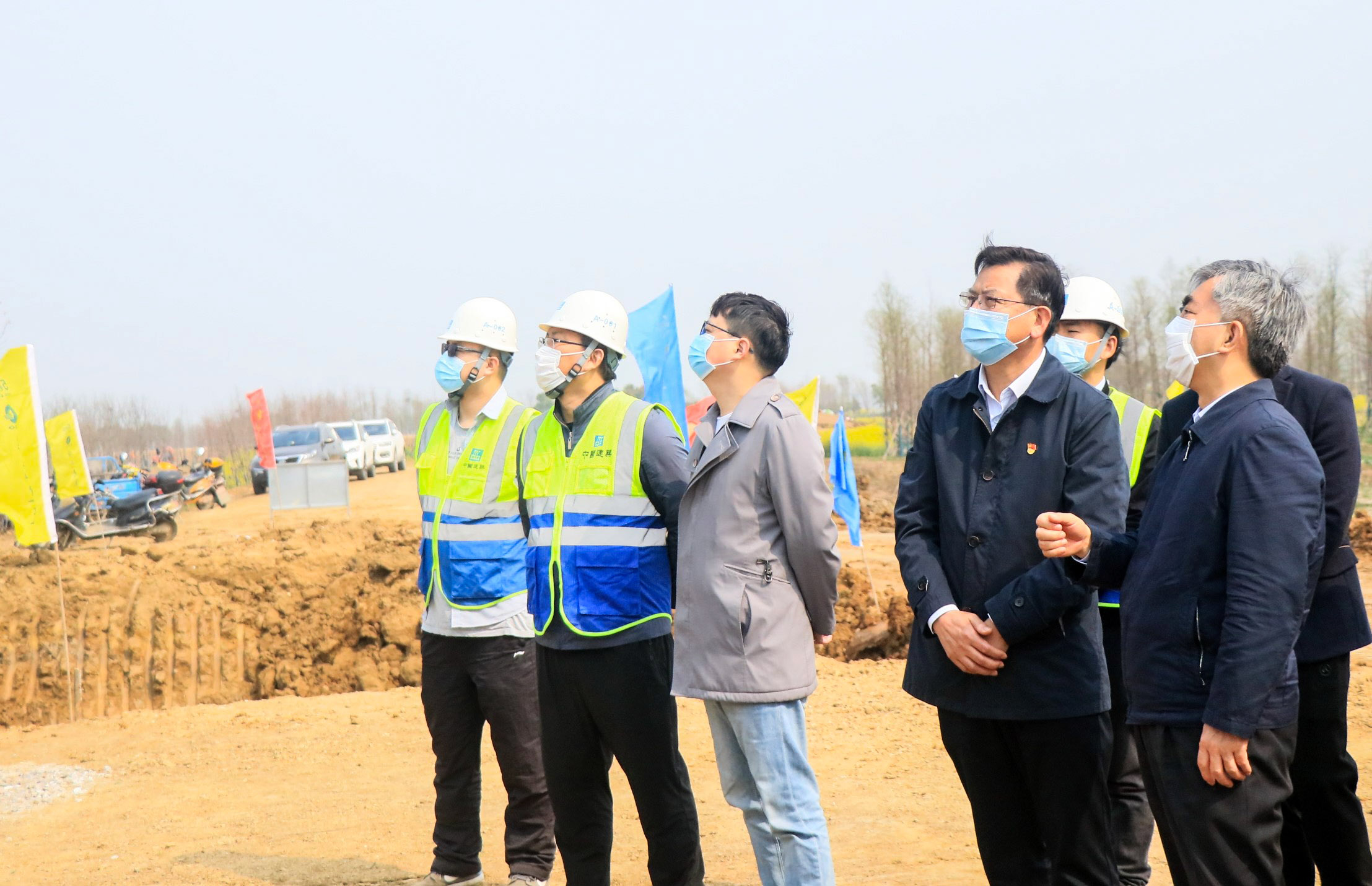 20220322  湖北省人大常委会党组副书记、副主任梁伟年、荆州市文旅区书记彭贤荣等一行赴荆州环长湖湿地修复工程PPP项目调研疫情防控和复工复产工作.JPG