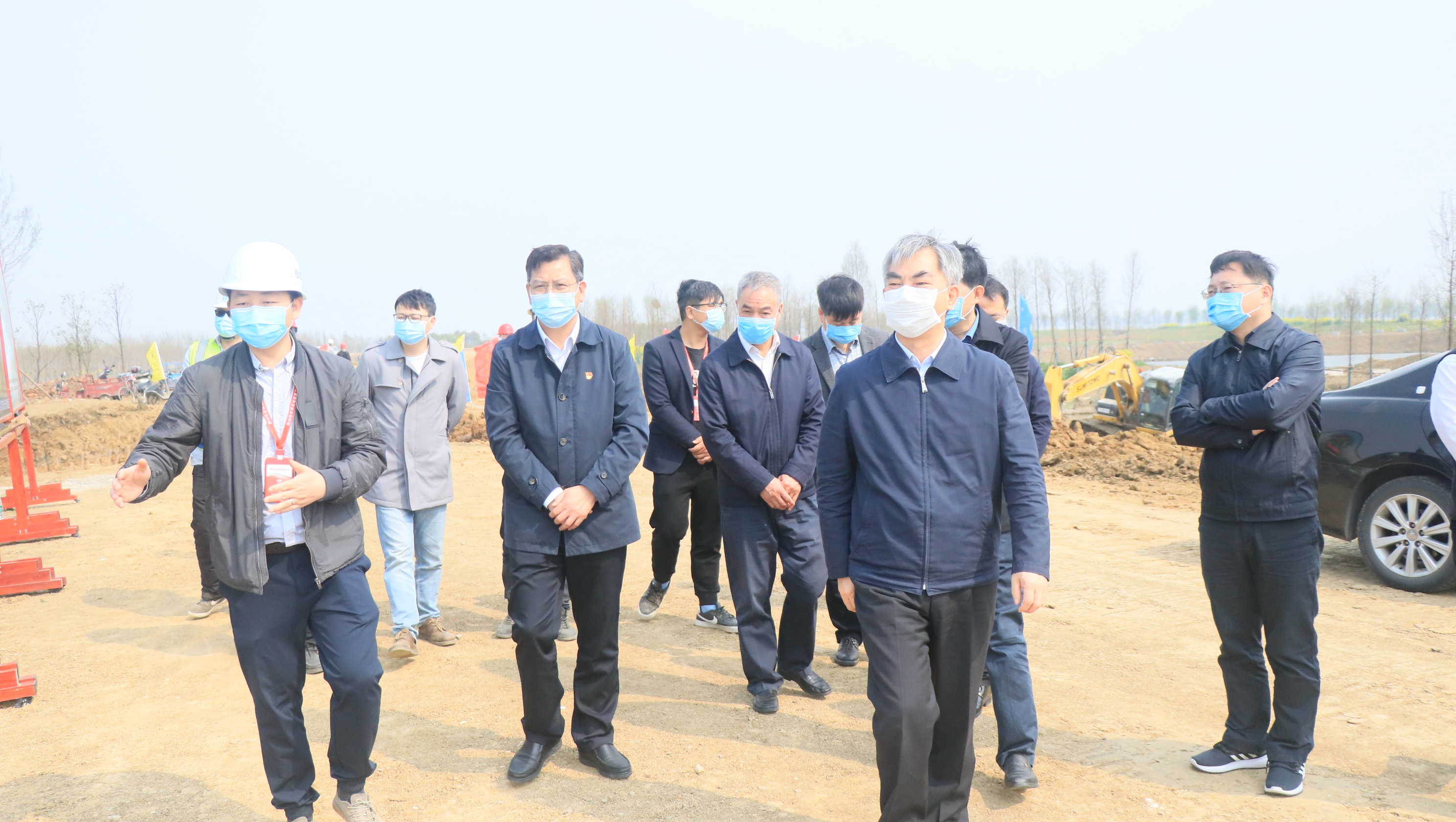 20220322湖北省人大常委会党组副书记、副主任梁伟年、荆州市文旅区书记彭贤荣等一行赴荆州环长湖湿地修复工程PPP项目调研疫情防控和复工复产工作.JPG