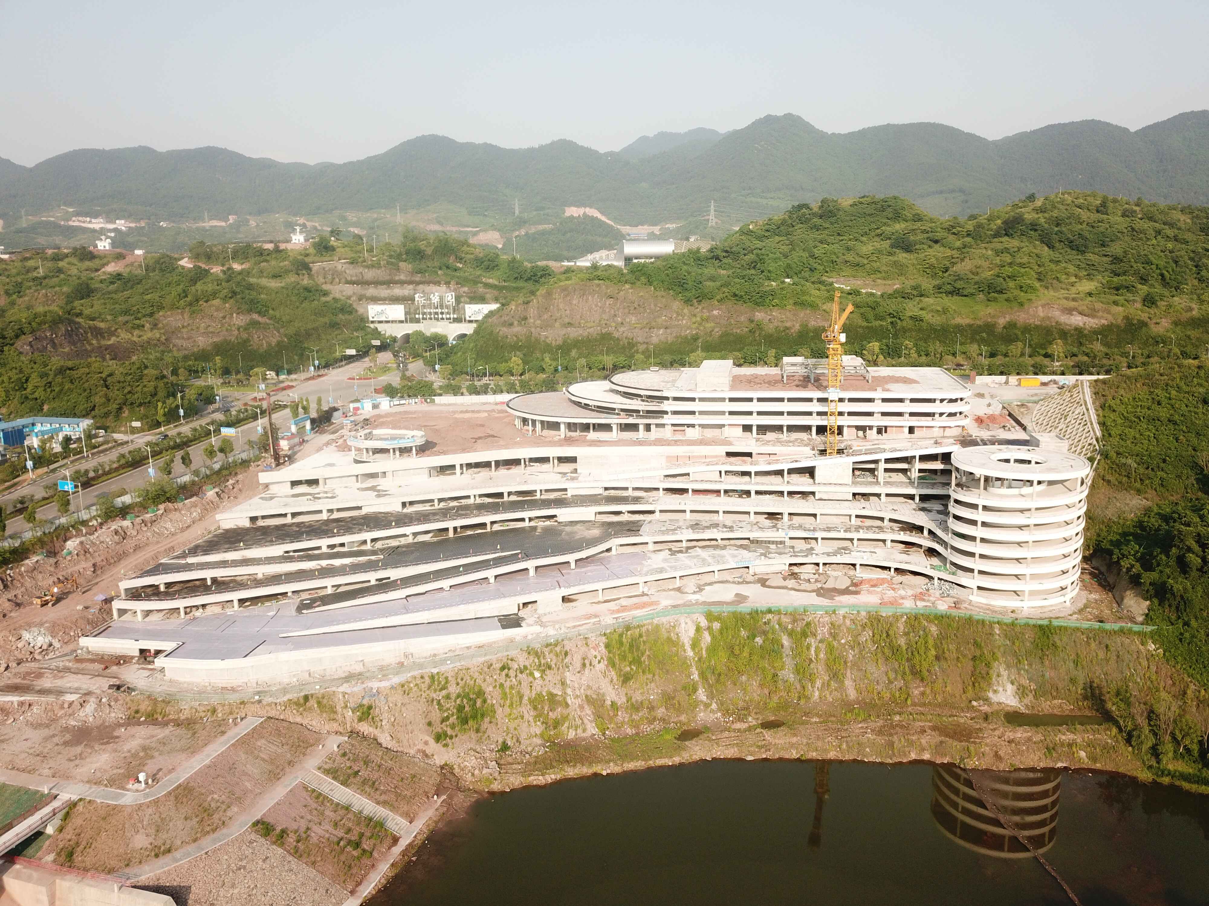 亚洲最大AGV停车楼主体结构施工完成.jpg